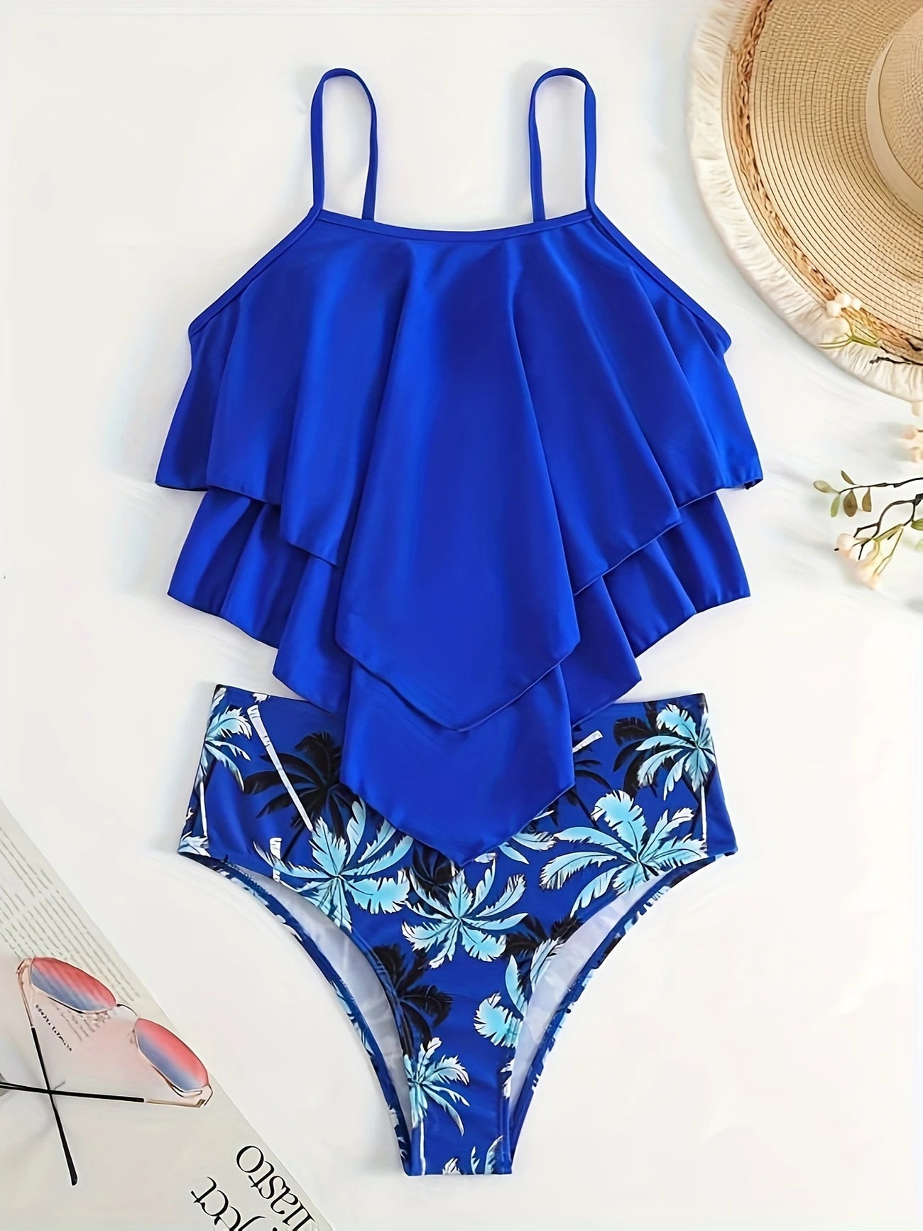 Bikini deux pièces bleu royal – Haut à volants asymétriques & culotte imprimée tropicale