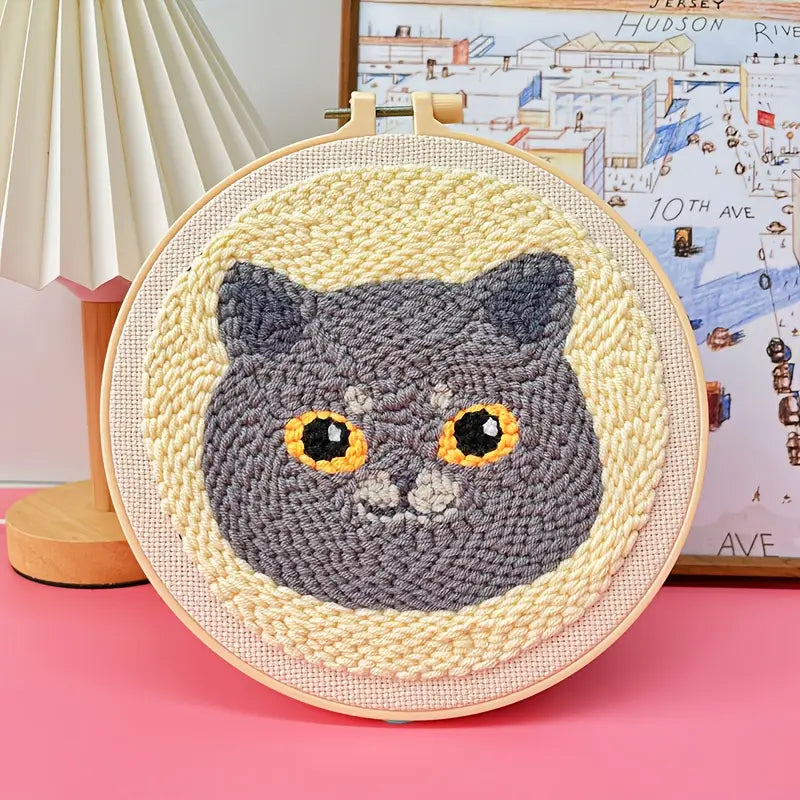 Broderie Punch Needle Chat Gris – Kit DIY en Laine pour Déco Murale Moderne