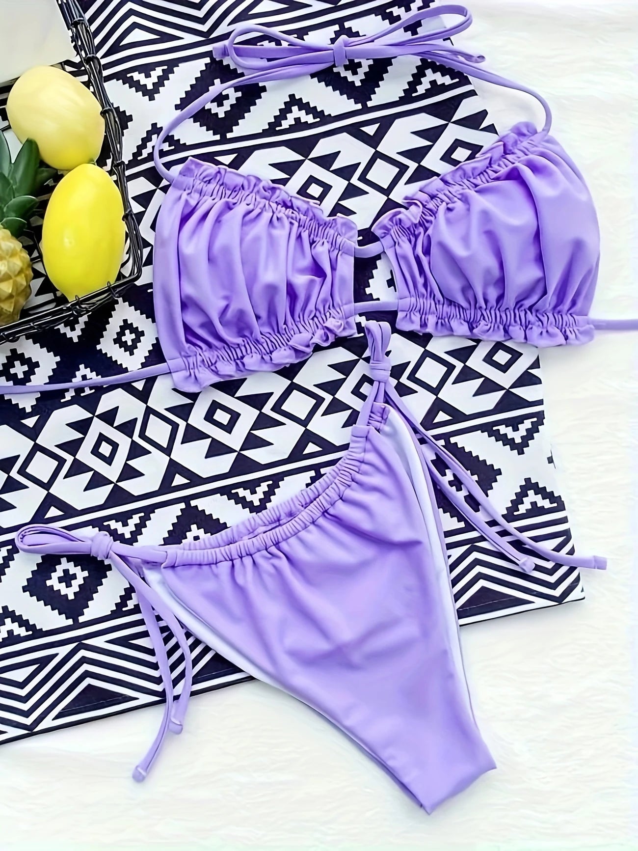 Bas de bikini violet froncé/noir à nouer – Coupe échancrée et tissu stretch pour sublimer les courbes