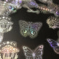 Autocollants Holographiques Papillon et Motifs Mystiques – Stickers Brillants pour Ordinateur Portable, Tablette et DIY