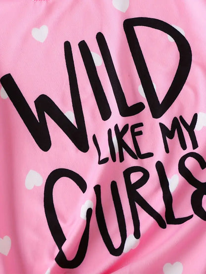 T-shirt Fille Violet à Cœurs – Haut Enfant Message ‘Wild Like My Curls’ Tendance Été