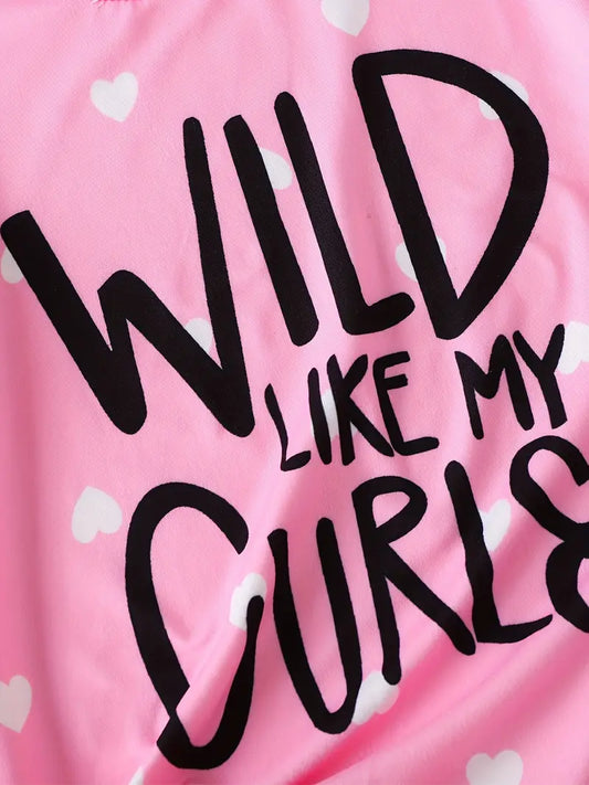 T-shirt Fille Violet à Cœurs – Haut Enfant Message ‘Wild Like My Curls’ Tendance Été