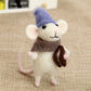 Souris en Laine Feutrée Fait Main – Figurine Décorative Tricotée avec Bonnet et Écharpe