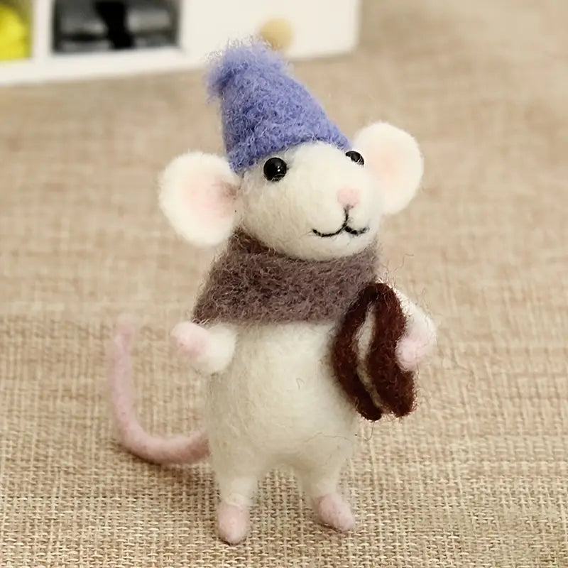 Souris en Laine Feutrée Fait Main – Figurine Décorative Tricotée avec Bonnet et Écharpe
