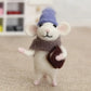 Souris en Laine Feutrée Fait Main – Figurine Décorative Tricotée avec Bonnet et Écharpe