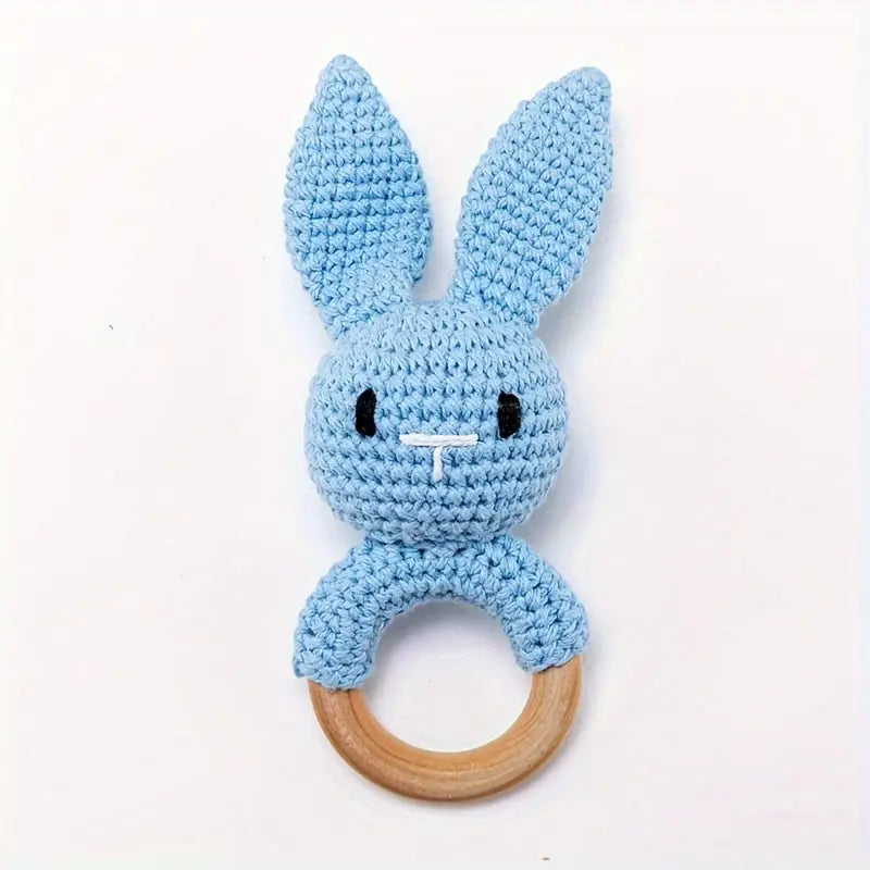 Hochet de dentition bébé en crochet lapin bleu avec anneau bois – Jouet d’éveil doux et naturel