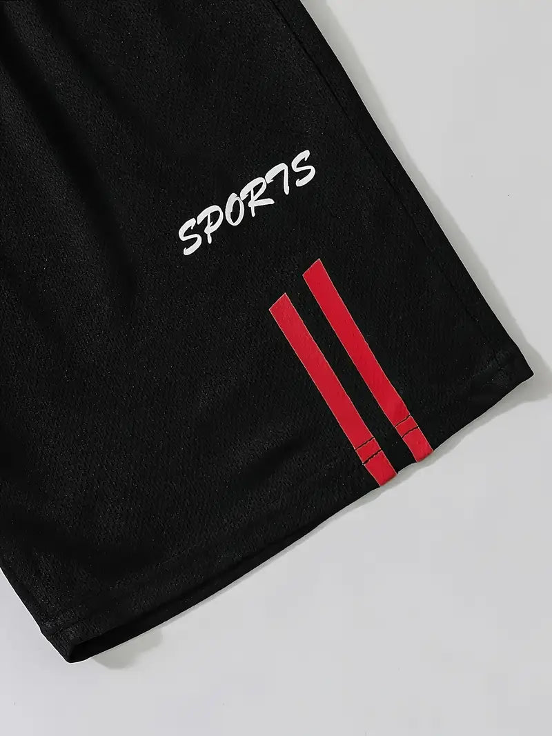 Ensemble sport garçon avec t-shirt respirant et short noir – tenue légère pour activités et loisirs