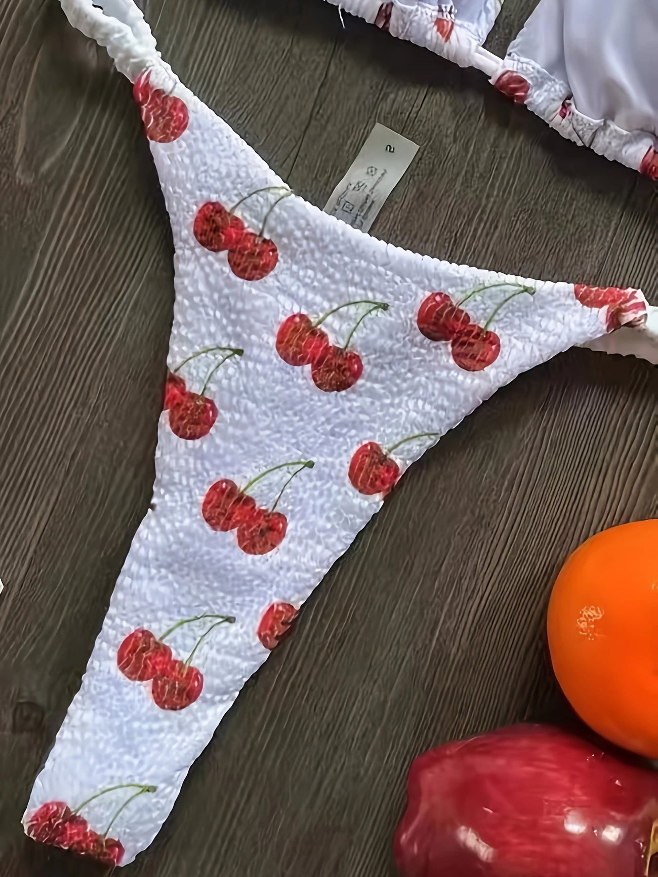 Ensemble Bikini Triangle Imprimé Cerises – Coupe Sexy & Tissu Nid d’Abeille