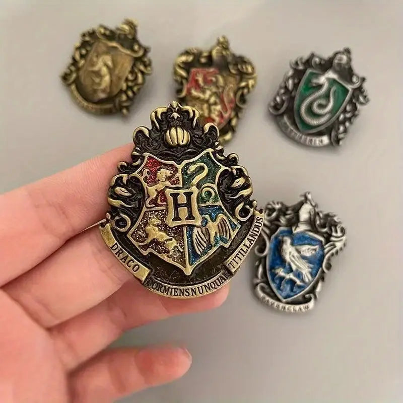 Broches et Boutons Enfant Blasons Magiques – Accessoires Maisons Fantastiques