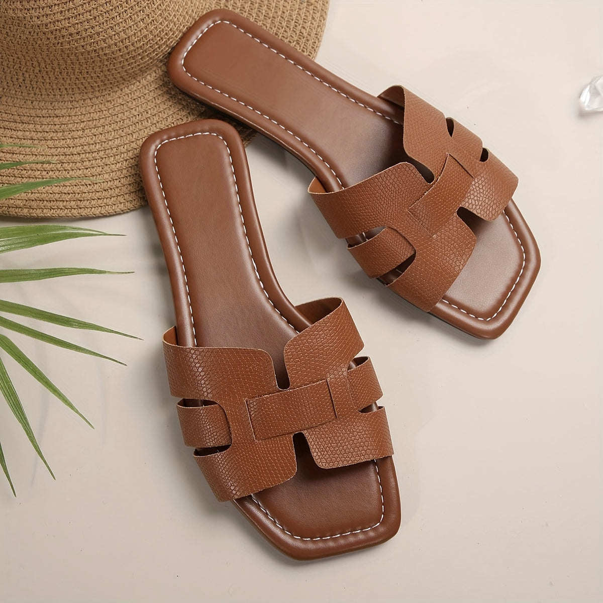 Sandales plates gaufrées tendance pour femmes