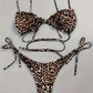 Bikini triangle à nouer avec imprimé tendance – Haut froncé et bas échancré réglable