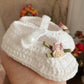Chaussons bébé fille tricotés blancs avec fleurs – Chaussures de naissance élégantes