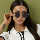Lunettes de soleil femme chic – Monture noire et dorée, verres teintés UV400