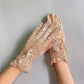 Gants femme en dentelle grise élégante – Accessoire chic pour mariage et cérémonies
