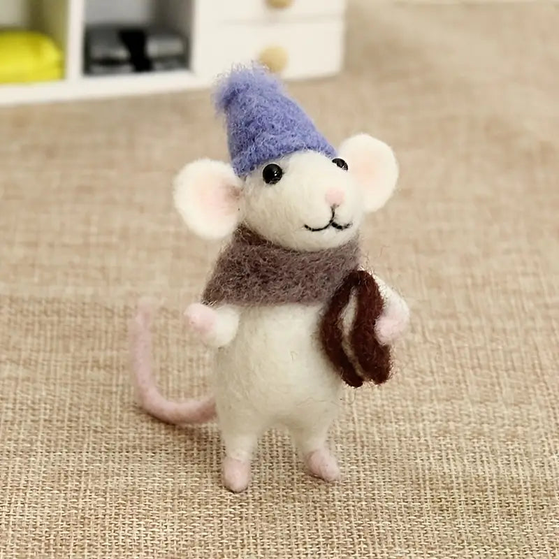 Souris en Laine Feutrée Fait Main – Figurine Décorative Tricotée avec Bonnet et Écharpe