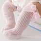 Chaussettes hautes bébé fille – Bas dentelle blanc avec nœud élégant, confortables et respirants pour toutes occasions