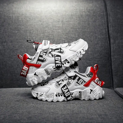 Baskets garçon – Chaussures de sport blanches à motifs graffitis noir et rouge tendance et confortables