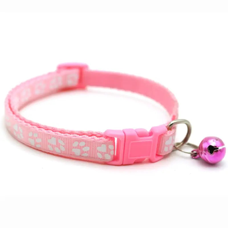 Collier pour Chat avec Clochette – Réglable, Sécurisé et Confortable, Motif Pattes Rouges