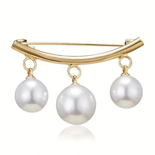 Épingle décorative femme dorée avec perles blanches – Accessoire chic pour vêtements et manteaux