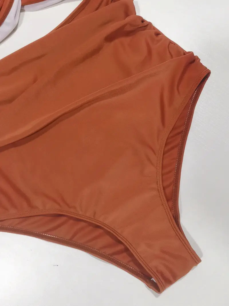 Maillot de bain une pièce tendance à manches volantées et découpe ventre