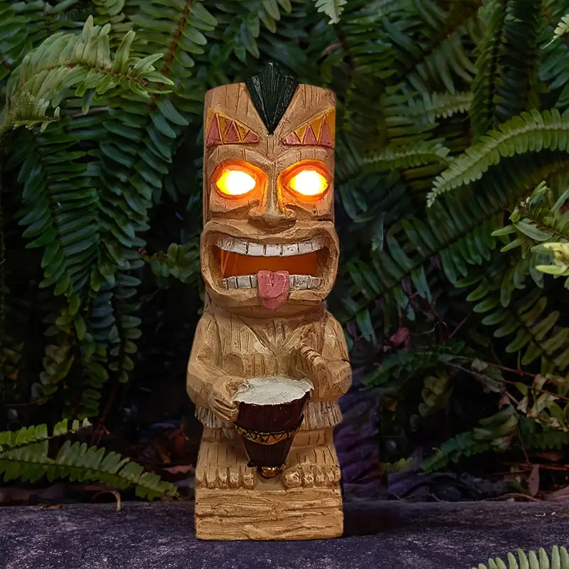 Statue Tiki Lumineuse avec Tambour – Décoration LED Solaire pour Ambiance Tropicale en Extérieur