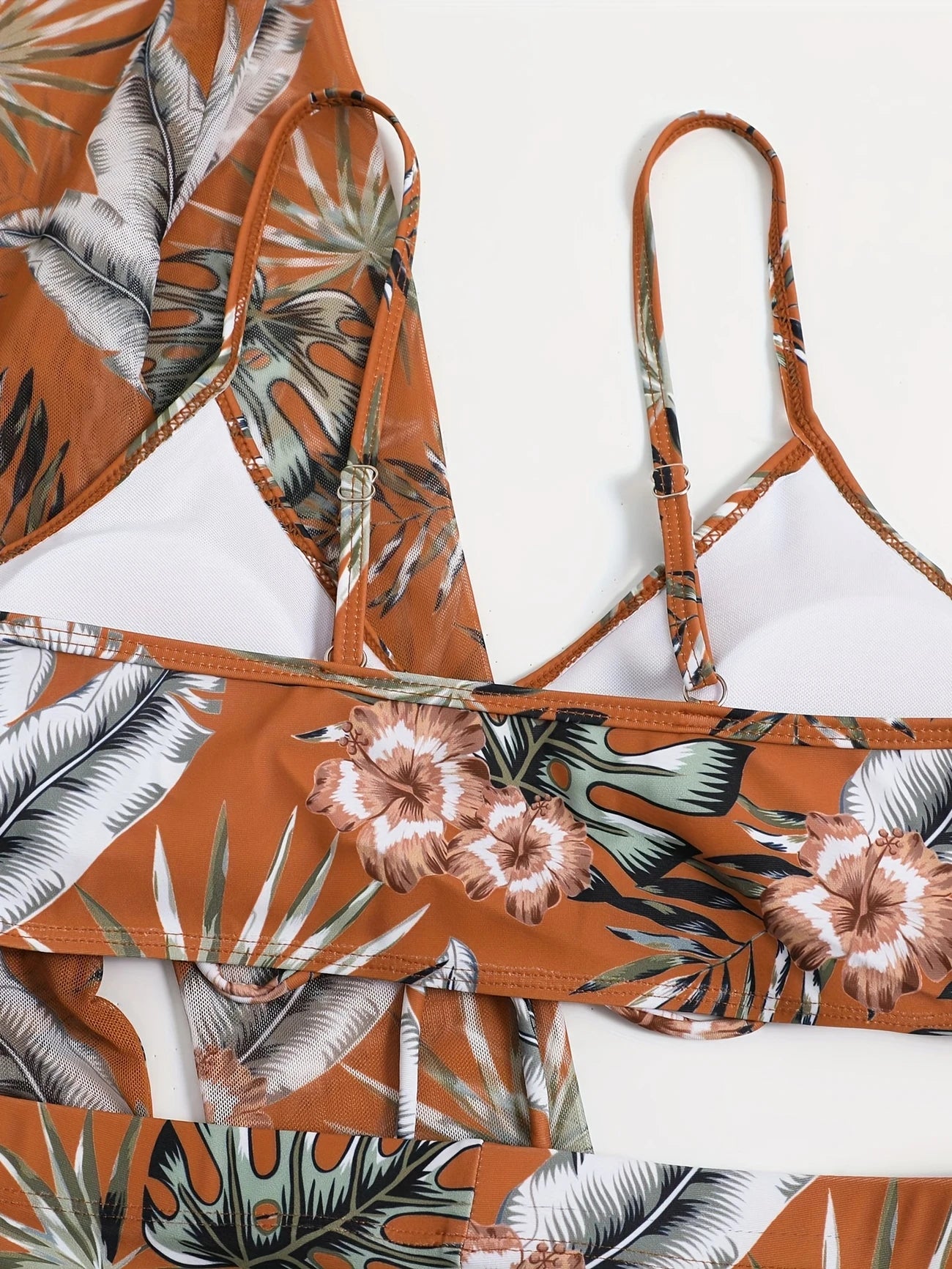 Ensemble 3 pièces de plage femme – Maillot, short et kimono assortis au style géométrique chic