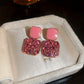 Boucles d’oreilles mariage femme – Pendants dorés avec cristaux scintillants et pierre rouge élégante
