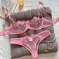 Ensemble Lingerie Sexy Femme en Dentelle Transparente – Soutien-Gorge à Armatures et Tanga Fleurs Brodées