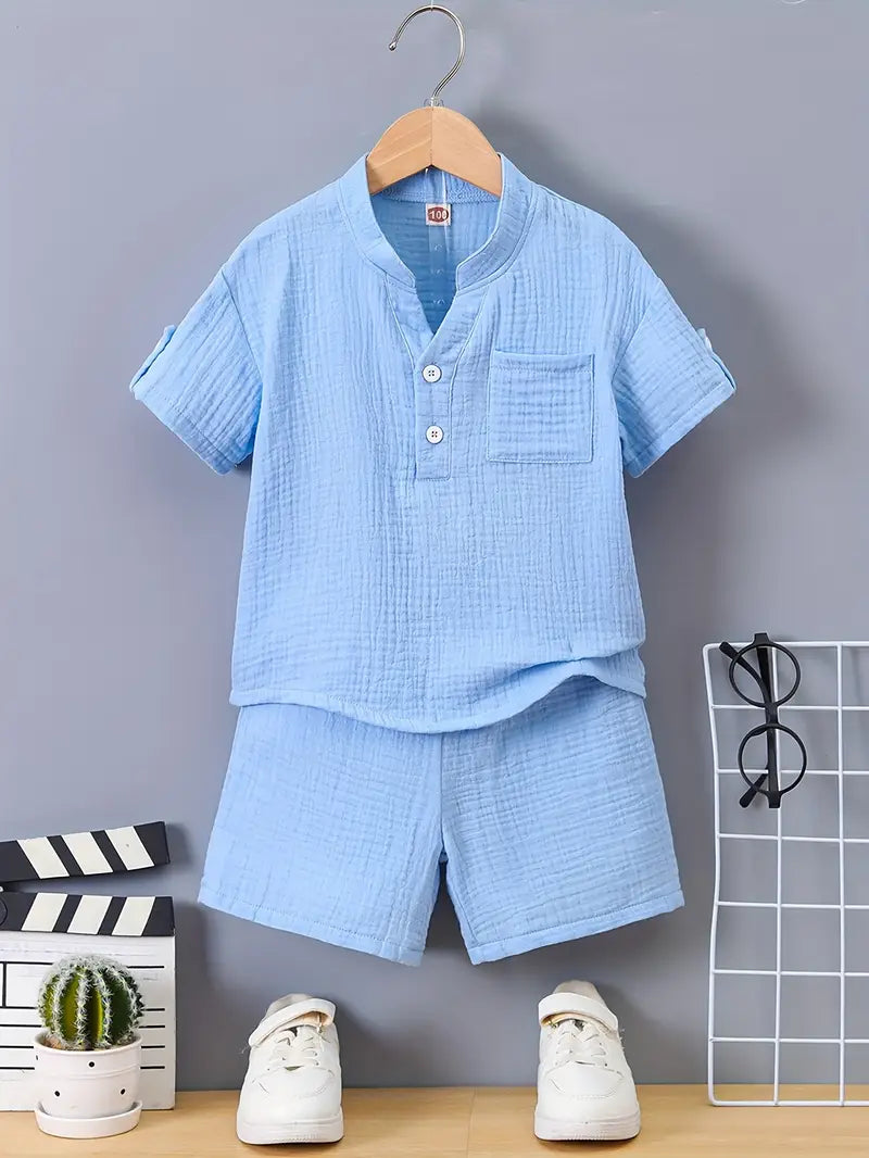 Ensemble chemise garçon été en coton léger vert – tenue décontractée avec short assorti