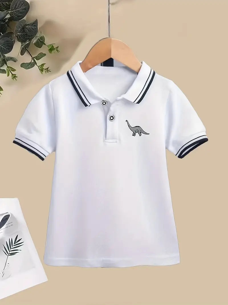 Chemise polo garçon bleu marine à col tricolore et motif dinosaure – tenue élégante et décontractée