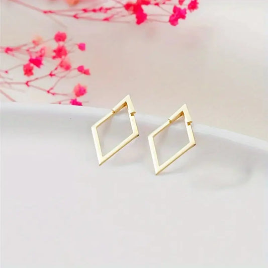 Boucles d’oreilles géométriques femme en métal doré – Design losange minimaliste chic