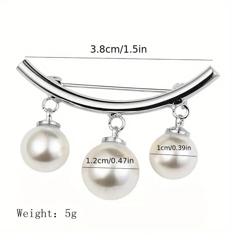 Épingle décorative femme dorée avec perles blanches – Accessoire chic pour vêtements et manteaux