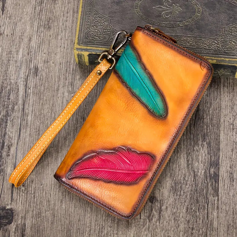 Portefeuille femme cuir vert – Design artistique avec plumes colorées