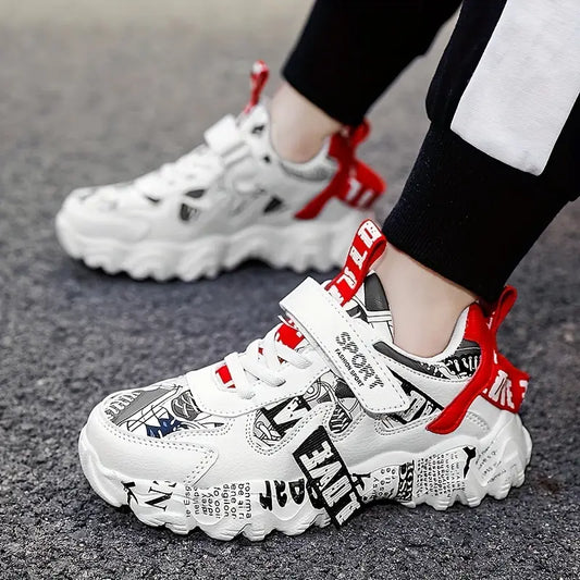 Baskets garçon – Chaussures de sport blanches à motifs graffitis noir et rouge tendance et confortables
