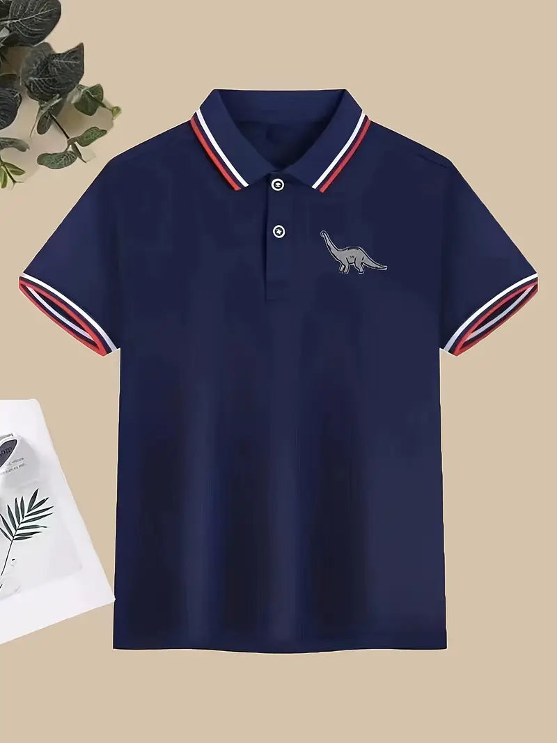 Chemise polo garçon bleu marine à col tricolore et motif dinosaure – tenue élégante et décontractée