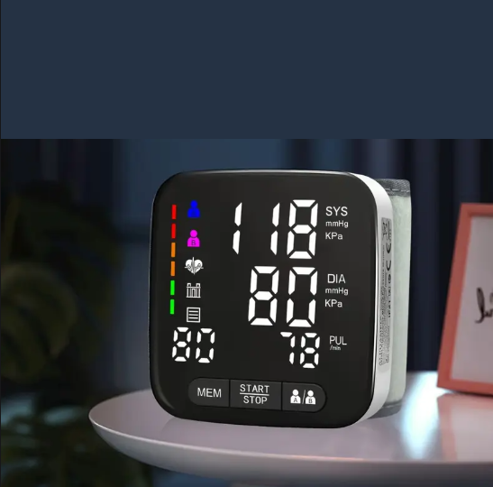 Tensiomètre Poignet Électronique – Écran LED Haute Définition | Mesure Tension Artérielle & Fréquence Cardiaque | Indicateur Coloré OMS, Mémoire & Utilisation Familiale