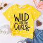 T-shirt Fille Violet à Cœurs – Haut Enfant Message ‘Wild Like My Curls’ Tendance Été