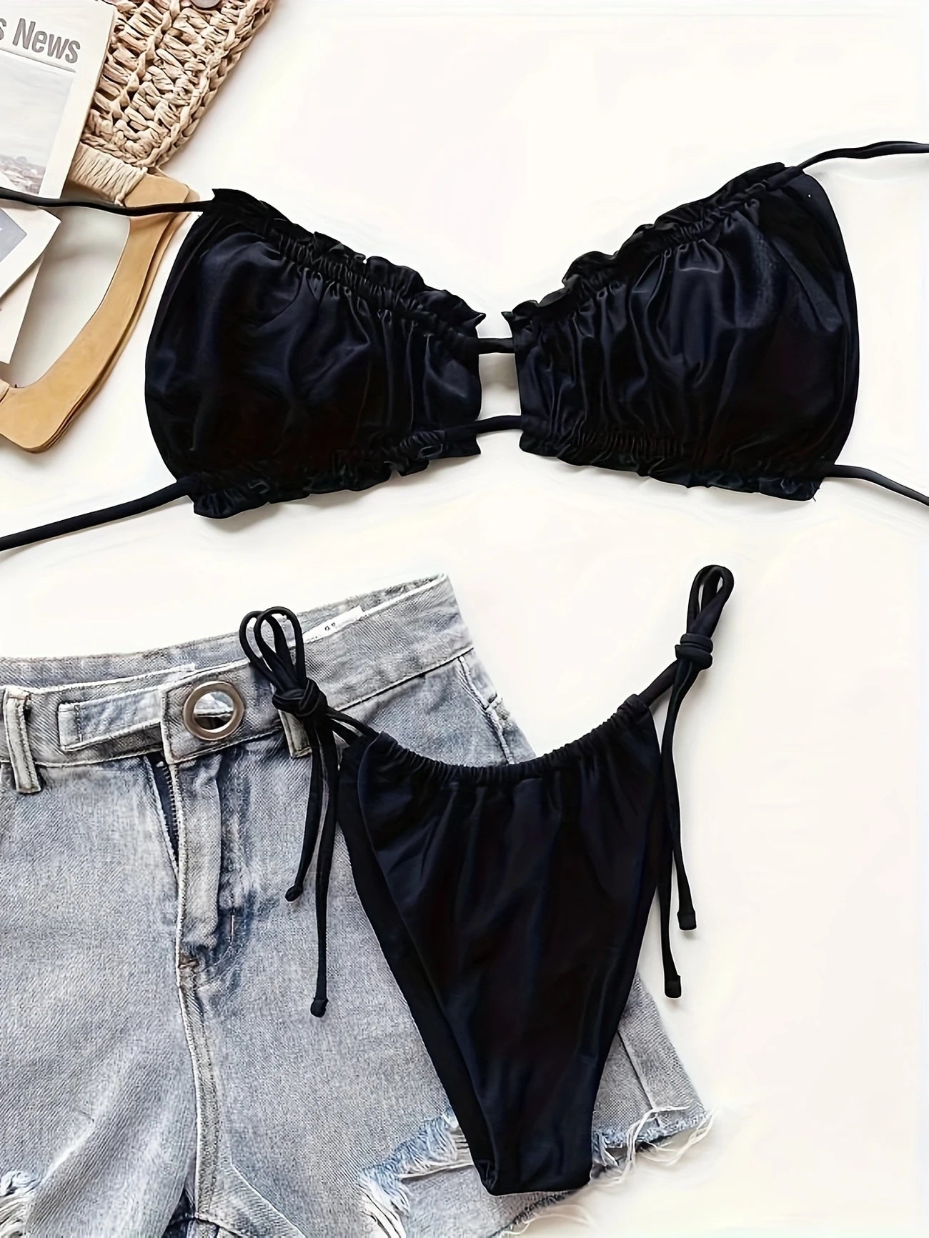 Bas de bikini violet froncé/noir à nouer – Coupe échancrée et tissu stretch pour sublimer les courbes
