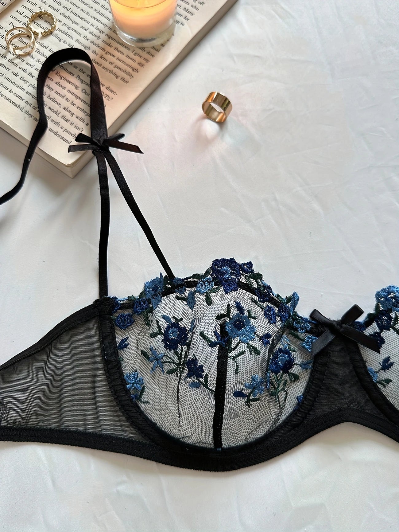 Ensemble Lingerie Sexy Femme en Dentelle Transparente – Soutien-Gorge à Armatures et Tanga Fleurs Brodées