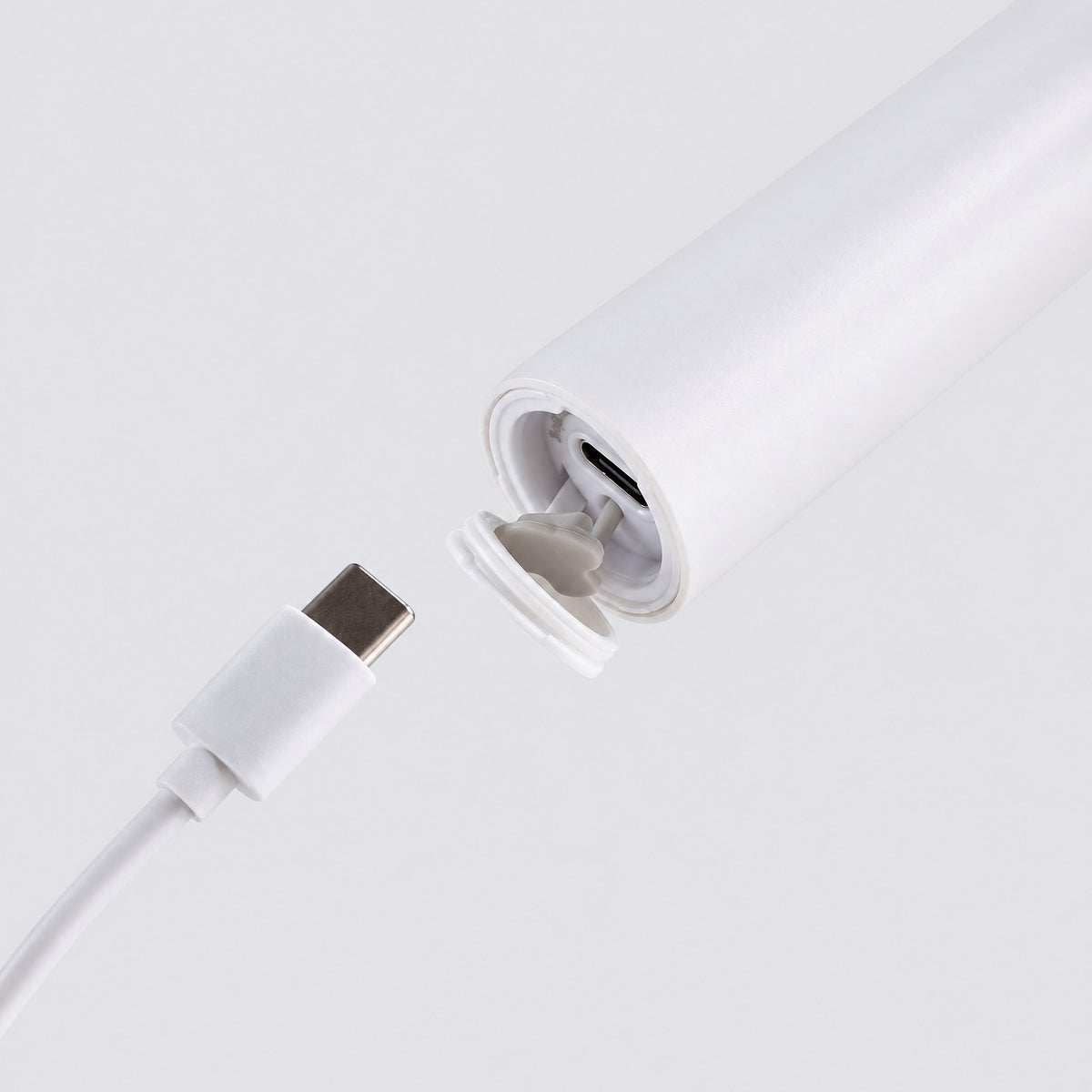 Elle se recharge avec un câble USB-C