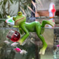 Statuette grenouille décorative avec verre de vin – Sculpture de jardin humoristique et originale