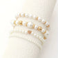 Bracelets femme perles blanches et dorées – Lot de 5 bijoux élégants et tendance