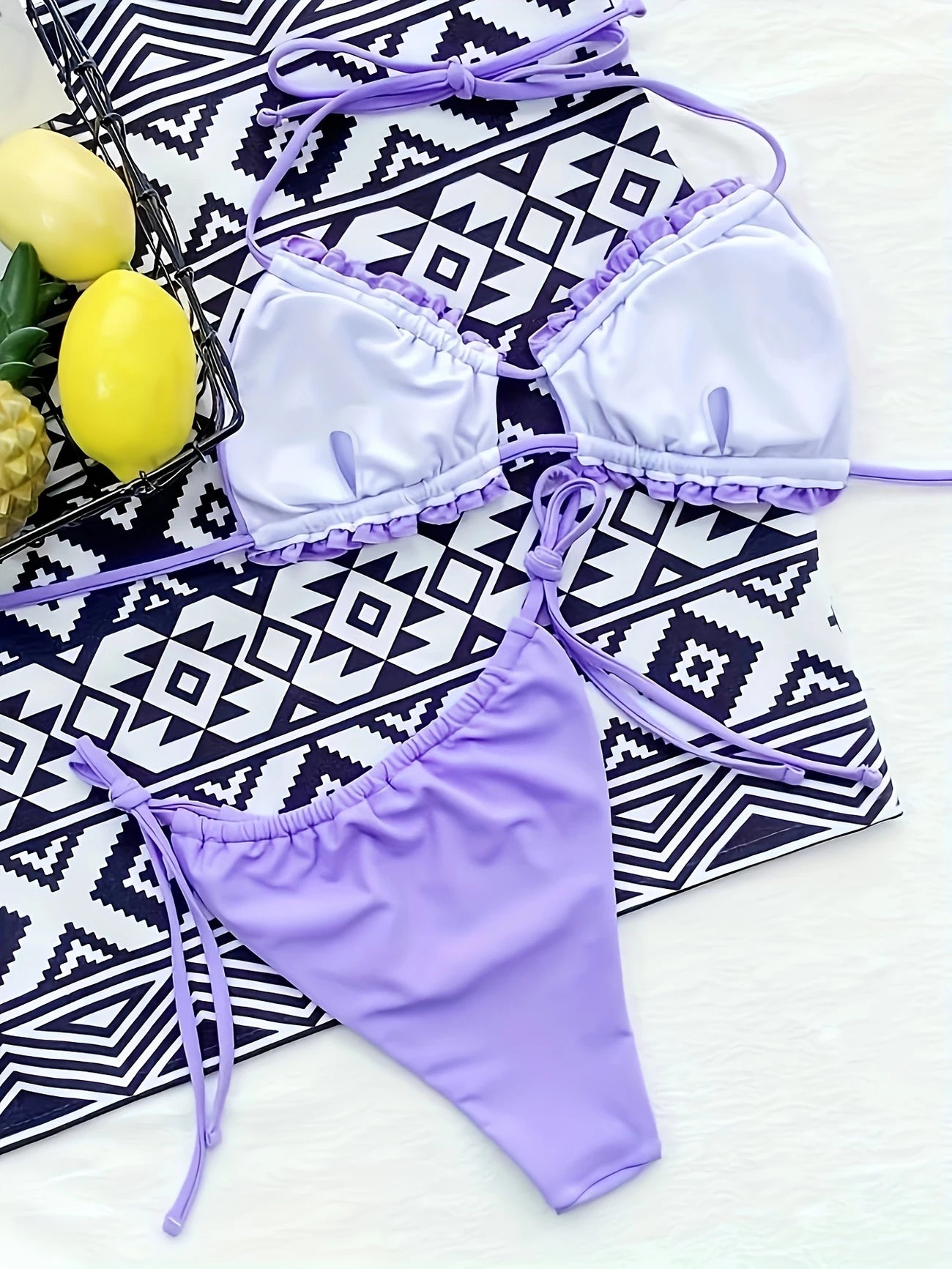 Bas de bikini violet froncé/noir à nouer – Coupe échancrée et tissu stretch pour sublimer les courbes