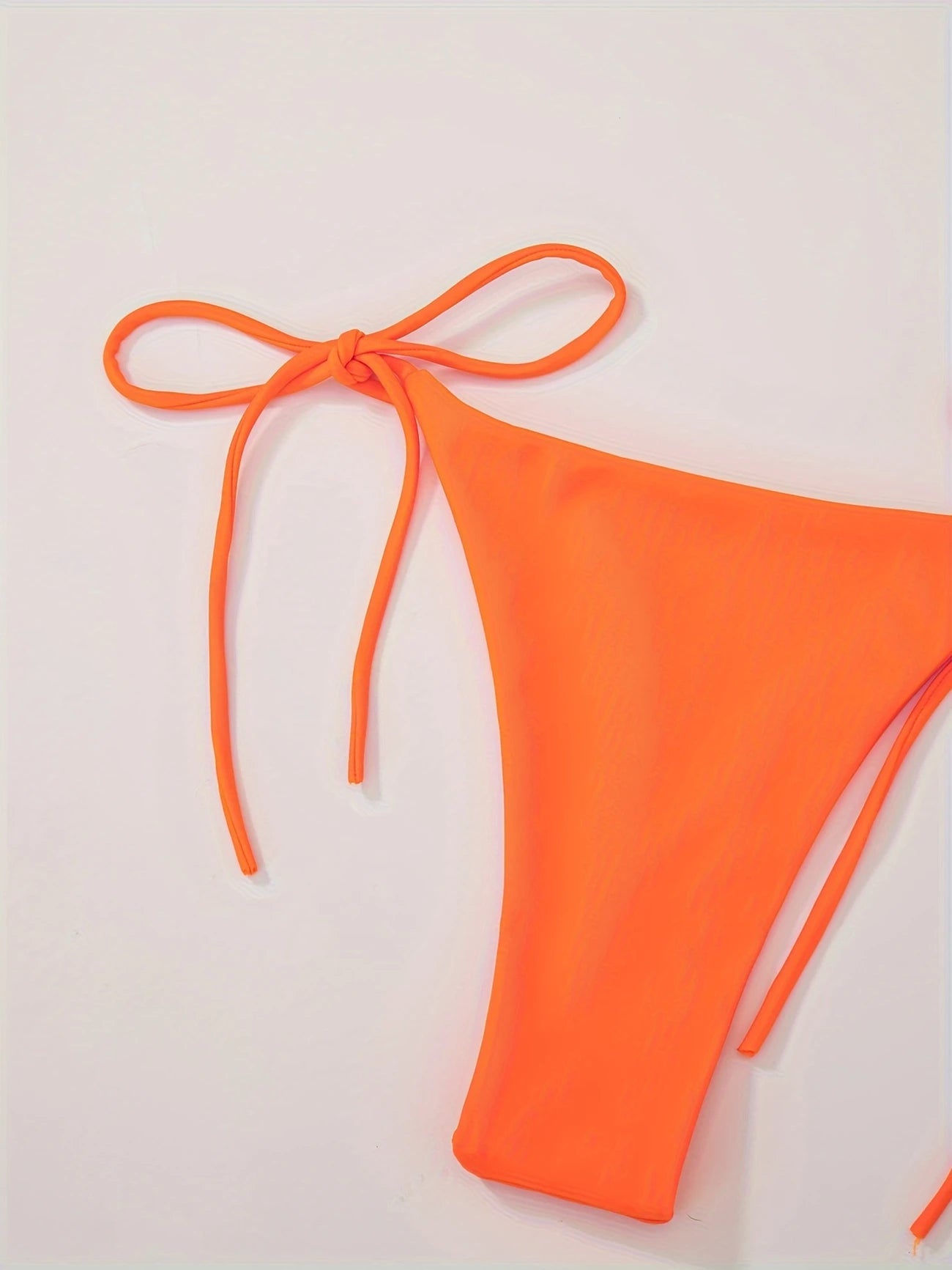 Bas de bikini échancré à nouer – Coloris fluo, taille réglable et coupe sexy pour toutes les silhouettes