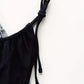 Bas de bikini violet froncé/noir à nouer – Coupe échancrée et tissu stretch pour sublimer les courbes