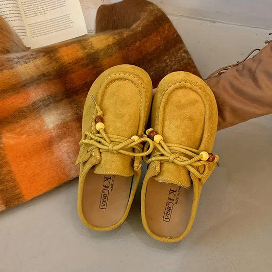 Mules fille confort en daim marron – Sabots décontractés avec nœud et perles décoratives
