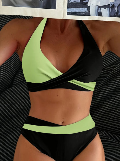Ensemble de Plage Femme – Maillot de Bain Contrasté Noir et Vert avec Top Croisé et Bas Haute Taille