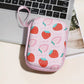 Chargeur Rapide avec Étui de Rangement Motif Fraise – Câble USB Résistant et Design Kawaii