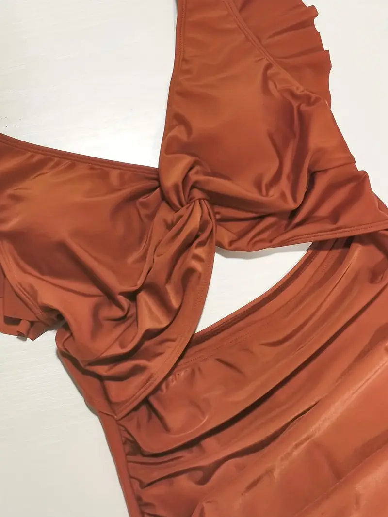 Maillot de bain une pièce tendance à manches volantées et découpe ventre