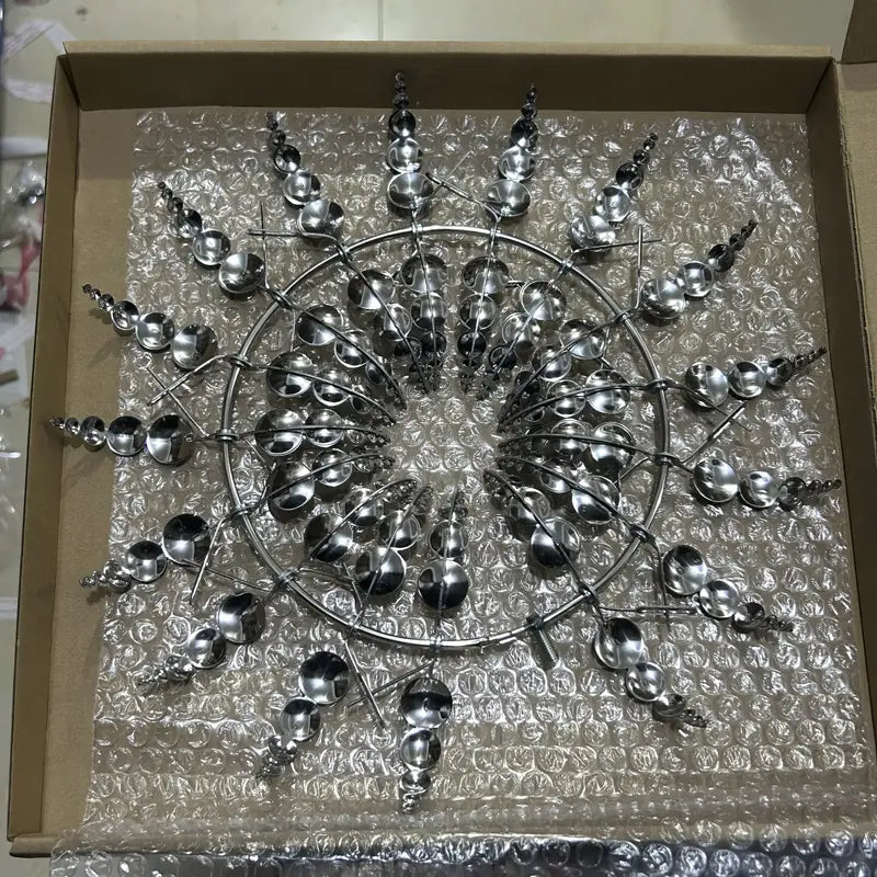 Sculpture de Jardin Éolienne Solaire Multicolore – Spinner Métallique Design avec Perles Lumineuses pour Décoration Extérieure